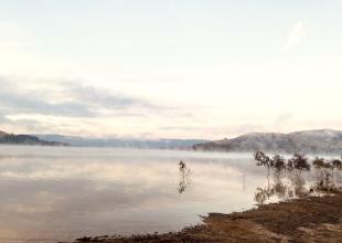 Early mist on Lake Eildon